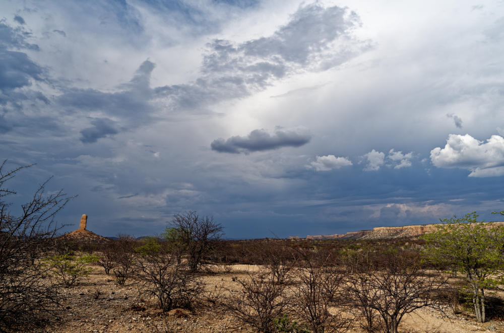 Dunkle Wolken über dem Vingerklip