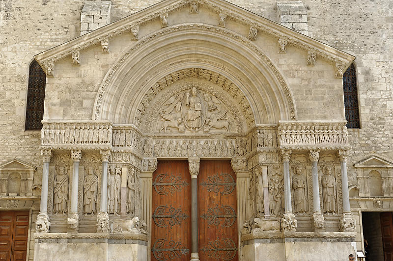 Portale der Kathedrale St.-Trophime Portale der Kathedrale St.-Trophime