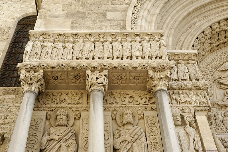 Portale der Kathedrale St.-Trophime Portale der Kathedrale St.-Trophime