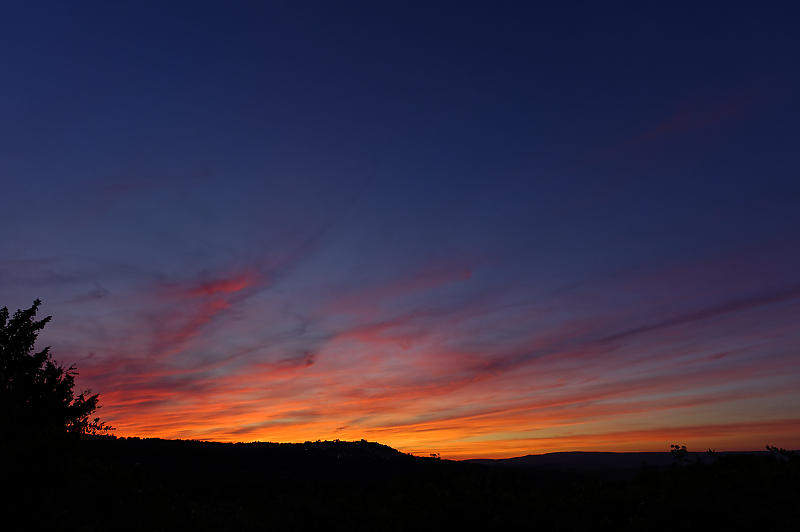 Sonnenuntergang hinter Lacoste