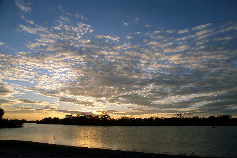 Wolken am Rufij-River